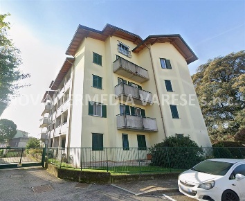 Foto Appartamento in via Michelino da Besozzo, Besozzo Centro di 90 m²