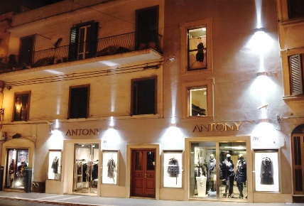 Foto Negozio in Corso Giacomo Matteotti, Albano Laziale Centro Storico