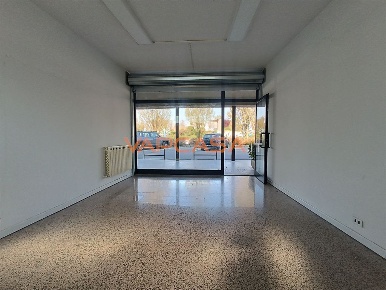 Foto Negozio in PIAZZA SALVO D'ACQUISTO, Cavernago Centro di 57 m²