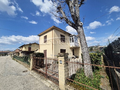 Foto Appartamento in Via Servitelle, Umbertide di 115 m² con 4 locali