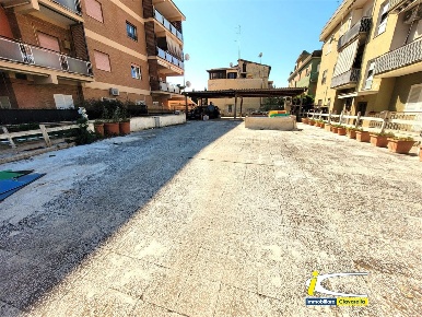 Foto Magazzino a Ladispoli Centro Civico di 215 m² con 2 locali in vendita