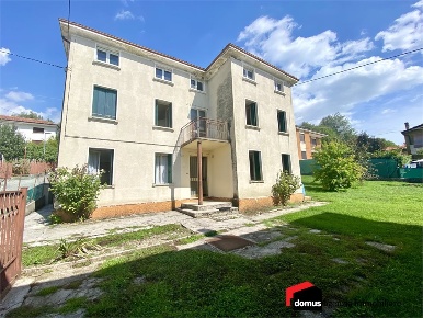Foto Villa unifamiliare in via Palladio, Lugo di Vicenza Centro di 150 m²