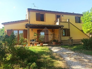 Foto Rustico in Localita' Fontanella, Montecosaro di 351 m² con 11 locali
