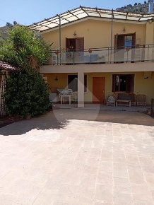 Foto Villa unifamiliare in Via Mezzo in Casa Bianca, Messina di 235 m²