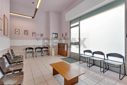 Foto Negozio in Via Vittorio Veneto 79, Brugherio Centro di 63 m²