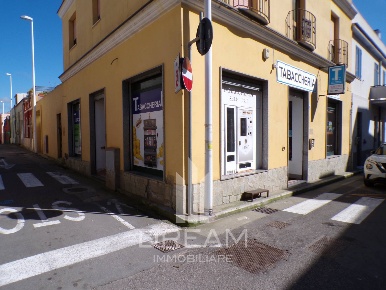 Foto Attività commerciale in Via Enrico Toti, Cagliari di 77 m² in vendita