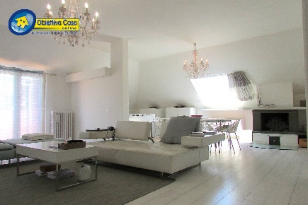 Foto Attico in via antonio gramsci, Teramo Centro di 155 m² con 5 locali