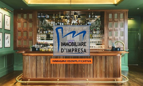 Foto Locale commerciale in Viale Mentana, Parma Centro Storico di 390 m²