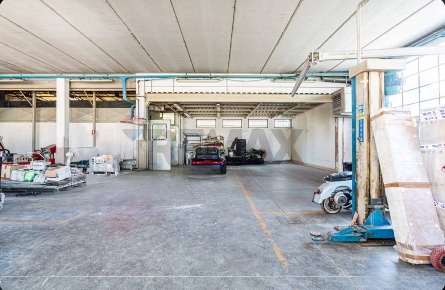 Foto Capannone industriale in Via G. Garibaldi 1, Carpiano di 290 m²
