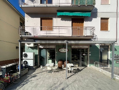 Foto Attività commerciale in viale Gramsci 65, San Giovanni Valdarno