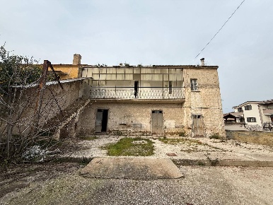 Foto Casa indipendente in Via Leonardo da Vinci, Villa di Briano di 240 m²