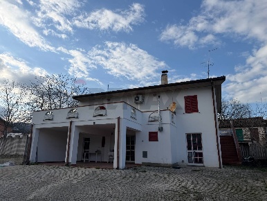 Foto Casa indipendente in contrada  Case Bruciate 61, Farindola di 203 m²