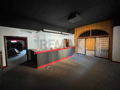 Foto Appartamento in Via Valcuvia 10, Brenta di 1000 m² con 18 locali