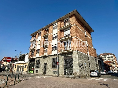 Foto Appartamento in Via Superga 27, Nichelino di 125 m² con 5 locali