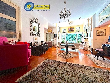 Foto Villa unifamiliare in via giacomo brodolini 3, Teramo Centro di 438 m²