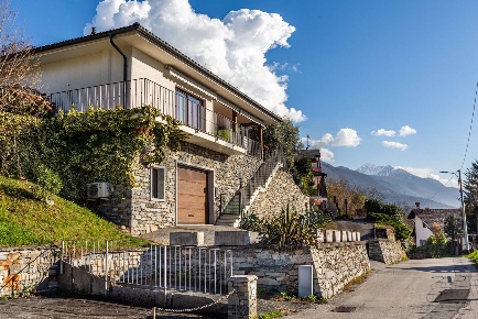 Foto Villa unifamiliare in Fraz. Cresta 2B, Masera di 157 m² con 7 locali