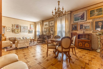 Foto Appartamento in Viale Einaudi 111, Bari San Pasquale di 200 m²