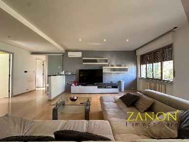 Foto Appartamento in Via Pertini, Capriva del Friuli di 138 m² con 6 locali
