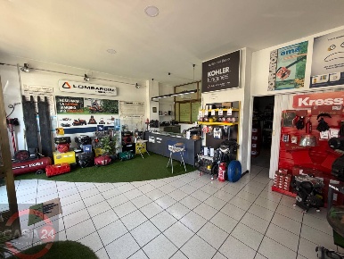 Foto Locale commerciale in Via Romagnoli, Latina Gionchetto di 250 m²