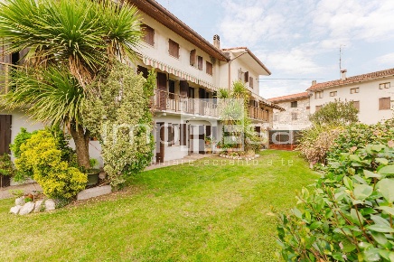 Foto Rustico in Viale A. Dante 98, Fontanafredda Vigonovo Fontanafredda