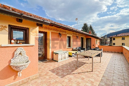 Foto Appartamento in Piazza Bernardino Luini 8, Dumenza Centro di 130 m²