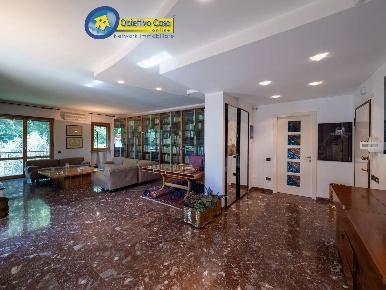 Foto Appartamento in viale bovio 167, Teramo Centro di 190 m² con 6 locali