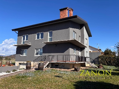 Foto Casa indipendente in Via Quattroventi, Corno di Rosazzo di 480 m²