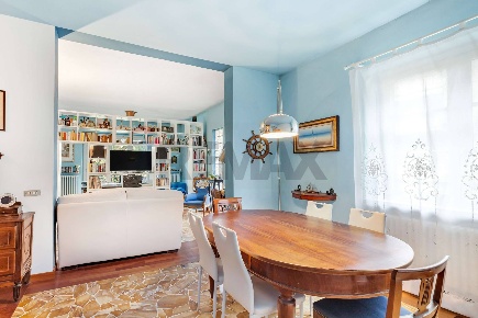 Foto Casa indipendente in Via Cesare Battisti 9, Gerenzano di 300 m²