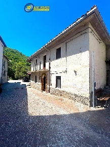 Foto Casa indipendente in piazza san rocco, Pietracamela Intermesoli