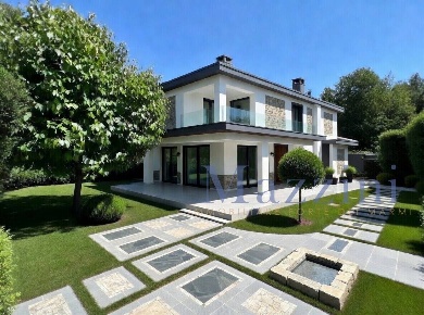 Foto Villa unifamiliare in via Civitali, Forte dei Marmi Vittoria Apuana