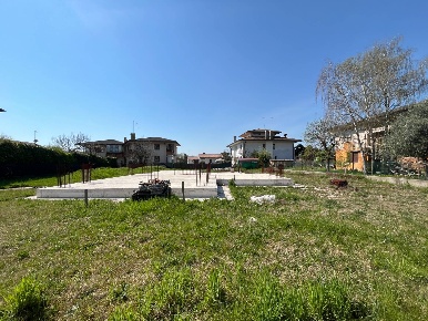 Foto Casa indipendente in Via Bonifacino, Breda di Piave Breda di 900 m²