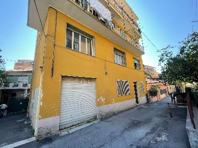 Foto Appartamento in via Asilo, Taggia Centro di 215 m² con 5 locali