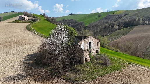Foto Rustico in C.da Tosciano 13, Ripatransone di 225 m² con 5 locali