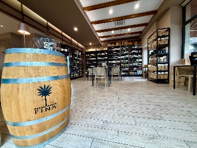 Foto Attività commerciale in Piazza Marconi 54, Trecastagni di 80 m²