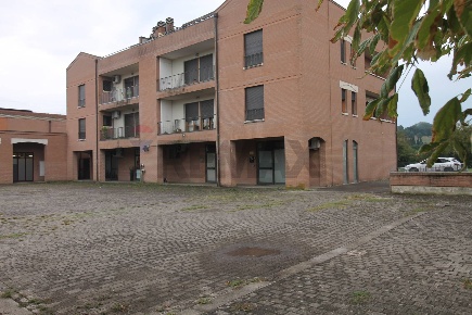 Foto Negozio in Via Giotto 2, San Giovanni Valdarno di 54 m² con 1 locali