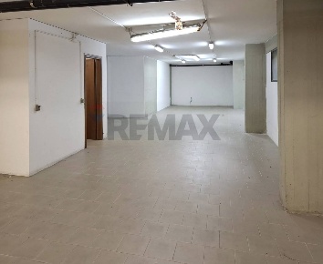 Foto Magazzino a Empoli Pontorme - Cortenuova di 170 m² con 1 locali