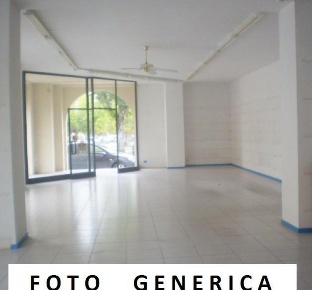 Foto Locale commerciale a Castelfranco di Sotto Centro di 130 m² in vendita