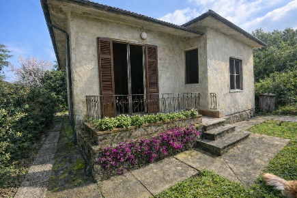 Foto Villa unifamiliare a Lucca Arancio di 100 m² con 5 locali in vendita