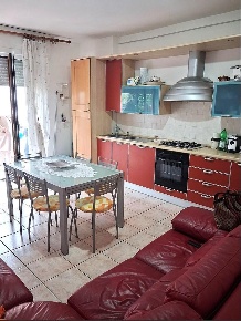 Foto Appartamento a Massa Marina di Massa Centro di 80 m² con 3 locali