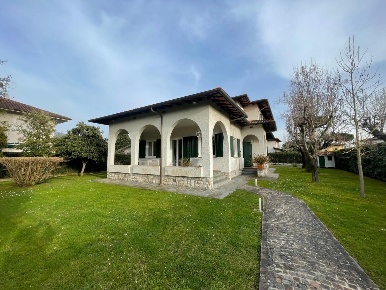 Foto Villa unifamiliare a Forte dei Marmi Roma Imperiale di 200 m²