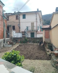 Foto Casa indipendente a Massa San Carlo - Antona di 70 m² con 4 locali