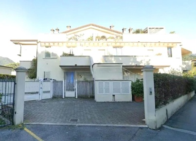 Foto Appartamento a Massa Centro di 120 m² con 5 locali in vendita