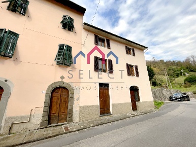 Foto Case semi ndipendenti a Borgo a Mozzano Centro di 70 m² con 4 locali
