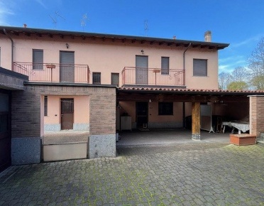 Foto Appartamento a Lacchiarella Centro di 97 m² con 4 locali in vendita
