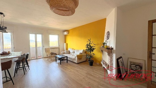 Foto Appartamento a Lucca Sant'Anna di 110 m² con 5 locali in vendita