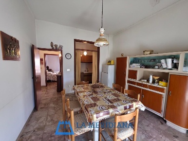 Foto Casa indipendente a Lamporecchio Centro di 250 m² con 11 locali