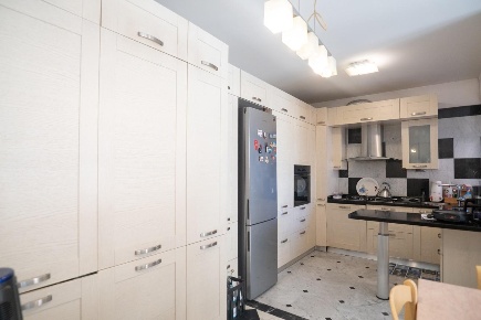 Foto Appartamento a Carrara Marina di Carrara di 125 m² con 5 locali