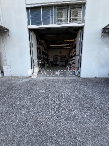 Foto Capannone industriale a Massa Castagnola di 460 m² con 2 locali