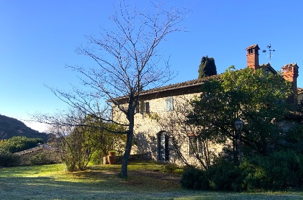 Foto Casale a Vaiano di 600 m² con 12 locali in vendita