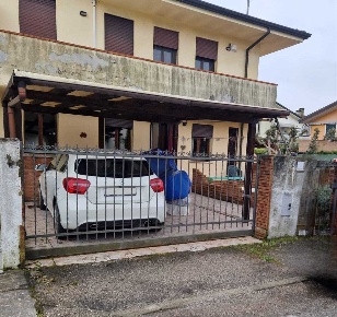 Foto Appartamento a Rovigo Grignano Polesine, Roverdicrè di 110 m²